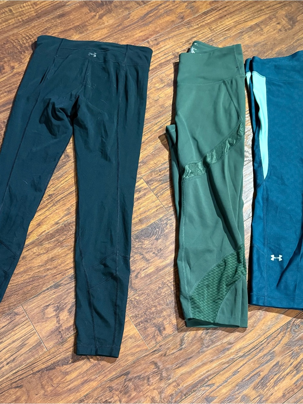 7 pairs of women’s size M athletic leggings - Picture 3 of 3